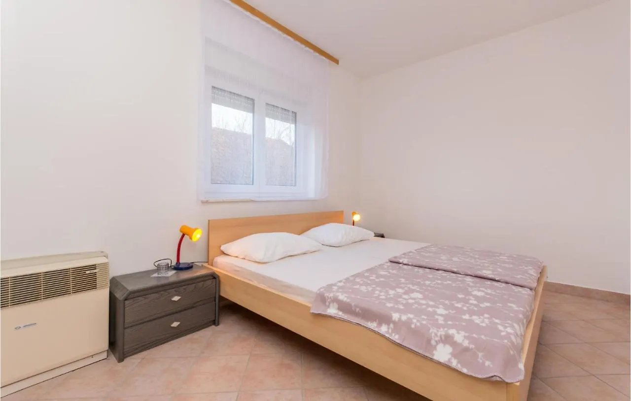 Nice Apartment In Sveti Filip I Jakov W/ 1 Bedrooms