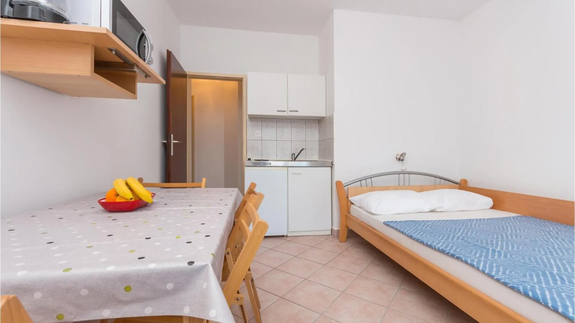 Nice Apartment In Sveti Filip I Jakov W/ 1 Bedrooms 0*,